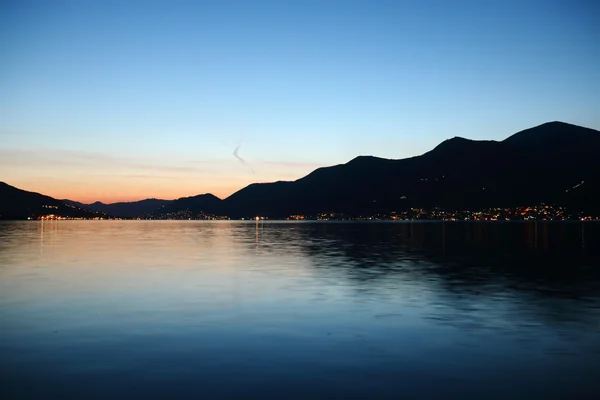 Günbatımı kasabadan Iseo Lake Iseo, İtalya