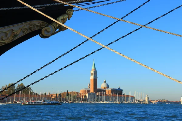 San Giorgio Maggiore, ship, chain and ropes — Stockfoto