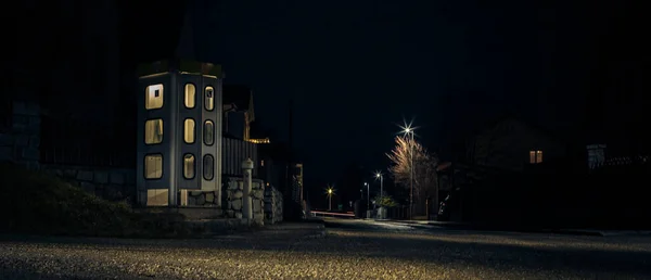 Cabina telefónica nocturna. teléfono de la calle mística y misteriosa —  Fotos de Stock