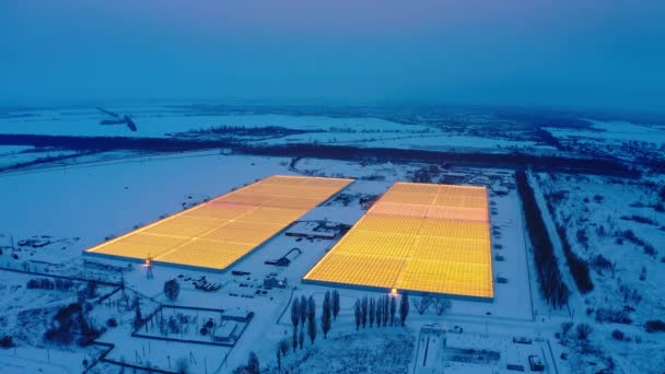 Flygfoto över stora industriväxthus för odling av växter på vintern — Stockvideo