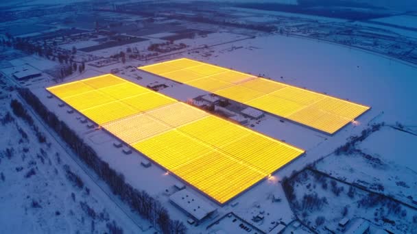 Flygfoto över stora industriväxthus för odling av växter på vintern — Stockvideo