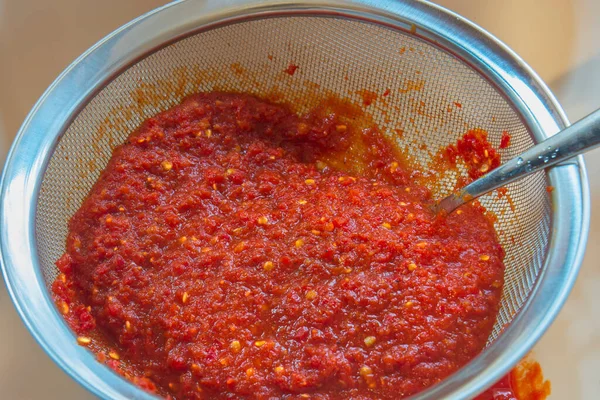 Domowy Sos Chili Świeże Bardzo Aromatyczne Gorące Chili Bolesny Czerwony — Zdjęcie stockowe