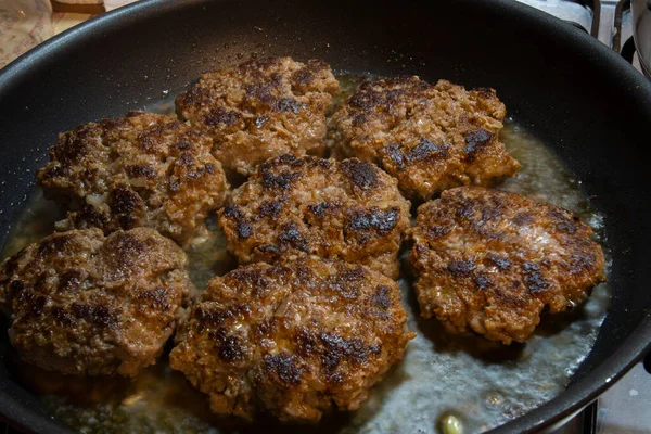 Fertige Hausgemachte Burger Frikadellen Werden Einer Gusseisernen Pfanne Gekocht Selektiver — Stockfoto