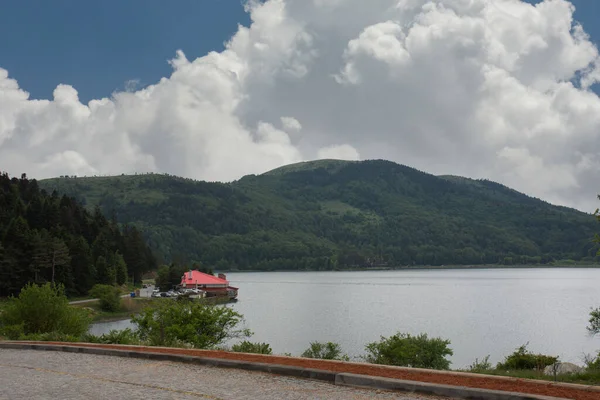 Lake View Walking Path Shore Lake Abant View Hotel Afar — Zdjęcie stockowe