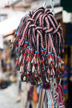 Tasma, tasma ve çanlar sığır ve koyunlar için. Boğalar ve inekler için el yapımı çanlar.