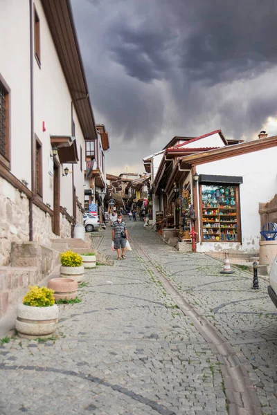 Анкара Турция 2021 Люди Ходят Историческим Улицам Вокруг Анкарского Замка — стоковое фото