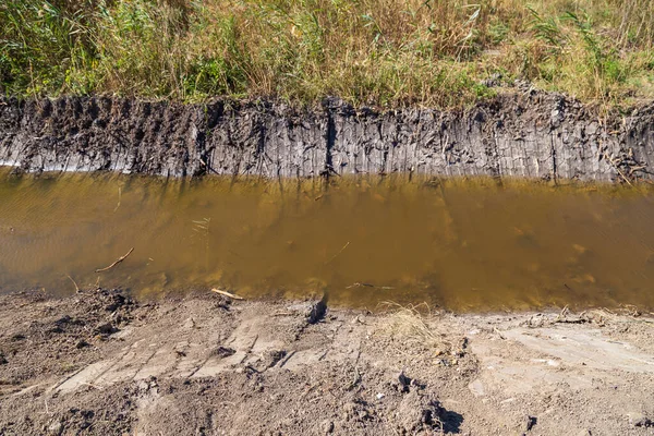 Rioleringskanaal Voor Regenwater Aan Rand Van Stad Achtergrond — Stockfoto