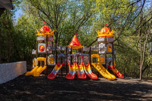 Childrens Déli Városi Park Kontrasztos Fényében Csúszik Háttér — Stock Fotó
