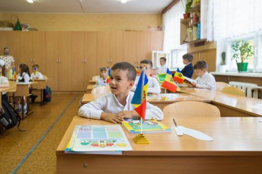 1 Eylül 2020 Balti veya Beltsy Moldova uzun bir aradan sonra okulun ilk okul günü covid-19 salgını ve yaz tatilleri nedeniyle