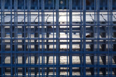 Hızlı çit yapımı için metal ağ. Arkaplan