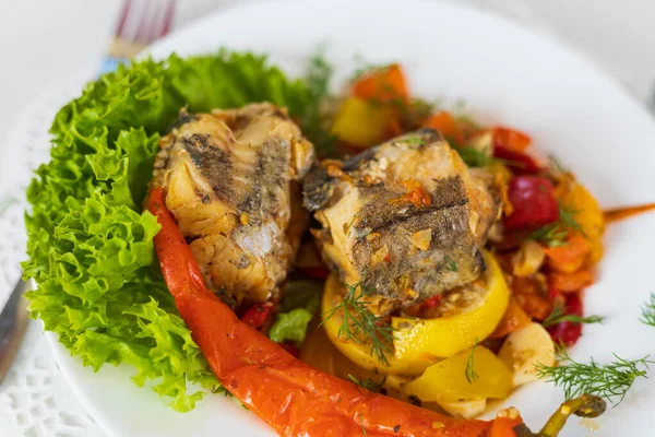 Peixe Marinho Cozido Com Legumes Cozinhar Refeições Dietéticas Saudáveis Casa — Fotografia de Stock