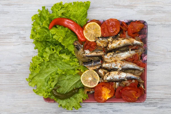 Pescado Guisado Verduras Con Limón Fondo Culinario Con Enfoque Selectivo —  Fotos de Stock