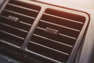 Arabada ısıtıcı ızgara var. Seçici odak arkaplanı