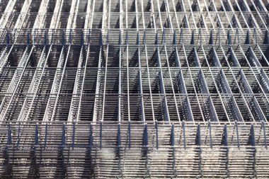 Bölgenin hızlı eskrimi için metal ağ ya da kafes. Toptan inşaat mağazası. Arkaplan