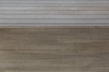 Slate, bir ana mağazanın toptan satış deposuna yığılmış. Arkaplan