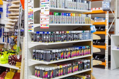 14 Ekim 2020 Balti veya Beltsy Moldova İnşaat malzeme deposu. İllüstrasyon başyazısı. Geniş boya yelpazesi