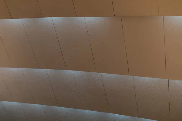 Abstrakter Geometrischer Hintergrund Der Abgestuften Decke Hinterleuchtet Led Licht Der — Stockfoto