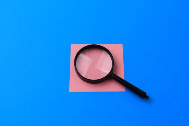 Siyah klasik büyüteç. Arama sembolü. Metin veya yazı için boşluk kopyala