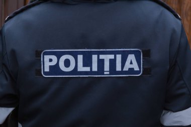 Romence ya da Moldova 'da POLİS yazılı. Devletin güç yapısı.