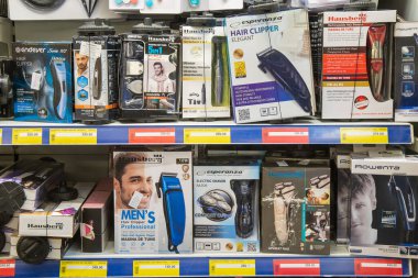 11 Şubat 2021 Balti Moldova Dev zincir süpermarket, illüstrasyon editörü. Elektrikli traşlı gösteri