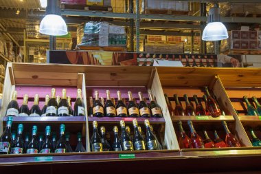 11 Şubat 2021 Balti Moldova Dev zincir süpermarket, illüstrasyon editörü. Alkol bölümü.