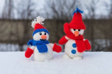 Kardan Adam, gezegenin kuzey yarımküresindeki insanlar arasında kışın ana sembolü. Metin veya yazıtlar için yeri olan arkaplan.