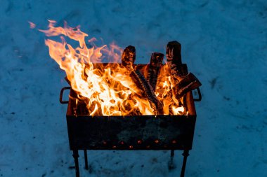 Ateşli Brezilya ve ateşte pişirmek için kömür. Arkaplan