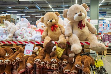 11 Şubat 2021 Balti Moldova Dev zincir süpermarket, illüstrasyon editörü. Yumuşak oyuncaklar bölümü.