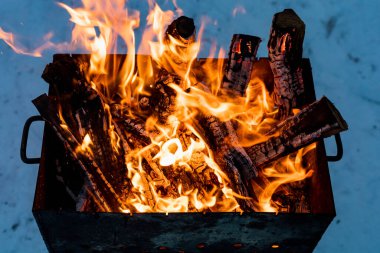 Ateşli Brezilya ve ateşte pişirmek için kömür. Arkaplan