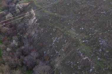 Ekstrem sporlar ve ip atlama hayranlarının en sevdiği yerden muhteşem bir manzara. Bulanık arkaplan ile seçmeli odak.