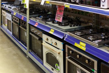 23 Mart 2021 Balti Moldova süpermarketi veya toptan hipermarket. Mutfak için malzeme bölümü. İllüstrasyon Editörü.