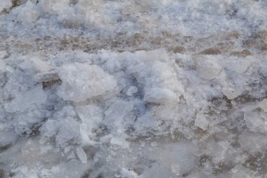 Yolda buz var. Tehlikeli kaygan yüzey. Doku arkaplanı kapat