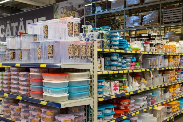 2021年3月23日巴尔的摩超级市场或批发超级市场 厨房的货物部 说明性社论 装有塑料食品容器的陈列柜 — 图库照片