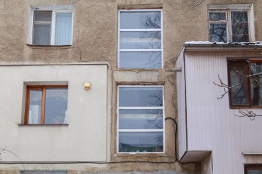 Harap konutlar ve kötü koşullar teması üzerine soyut illüstrasyon. Eski bina