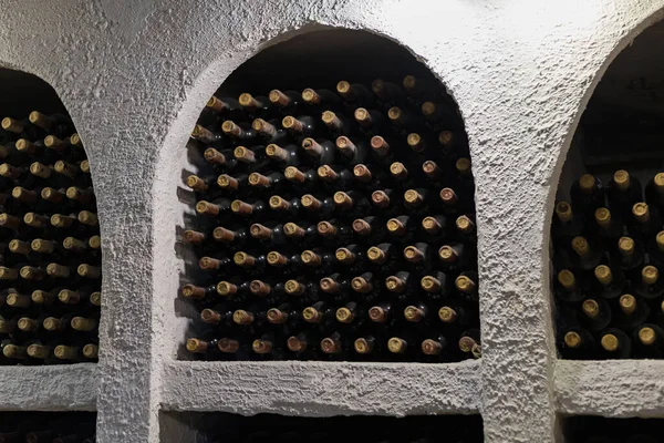 Las Botellas Vino Envejecen Una Bodega Oscura Sótano Contexto — Foto de Stock