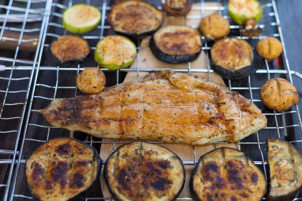 Grilled Fish Selective Focus Blurred Background — Stock Photo, Image
