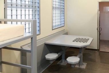 Tipik bir modern hapishane ya da gözaltı tesisi. Suç ve olay haberleri için evrensel illüstrasyon.