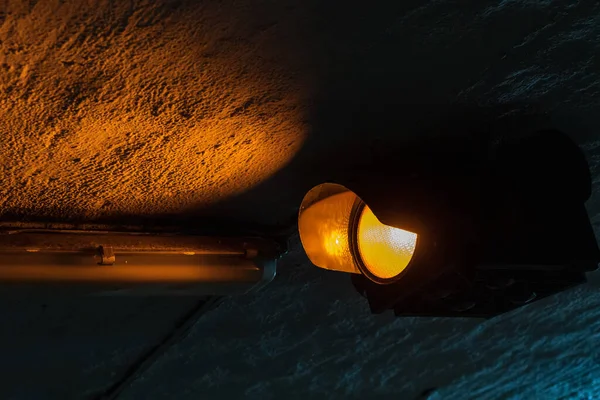 Світлофор Темному Підземному Місті Нічний Фон — стокове фото