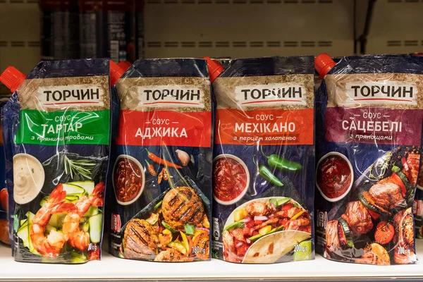 Maio 2021 Beltsy Moldova Supermercado Vitrine Departamento Piquenique Molhos Kebab — Fotografia de Stock