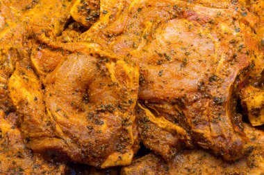 Et bölümü. Market vitrini ya da süpermarket rafı.