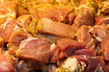 Et bölümü. Market vitrini ya da süpermarket rafı.