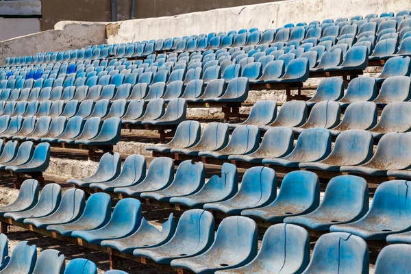 Stadio Distrutto Piedi Sedie Ventaglio Rotte Focus Selettivo Sfondo — Foto Stock