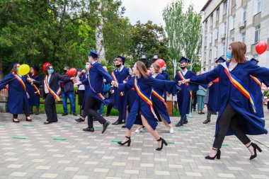Mezuniyet gününde mezun oluyor. Beltsy, Moldova 31 Mayıs 2021. Sadece editör kullanımı.