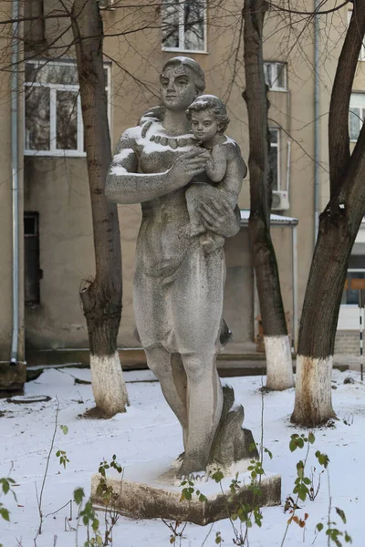 2021年1月20日バルティまたはベルツィー 母と子供にモルドバの記念碑 挿絵画集 — ストック写真