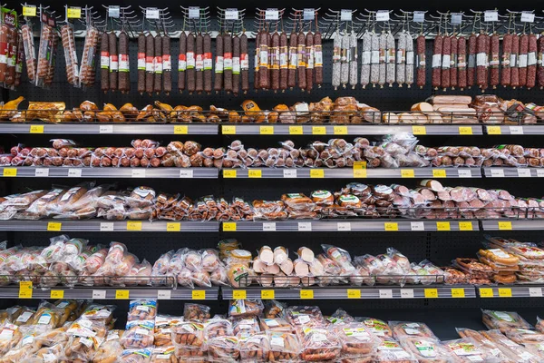 Sosisli Reyonu Balti Moldova Mart 2021 Llüstrasyon Başyazısı Bir Süpermarkette — Stok fotoğraf