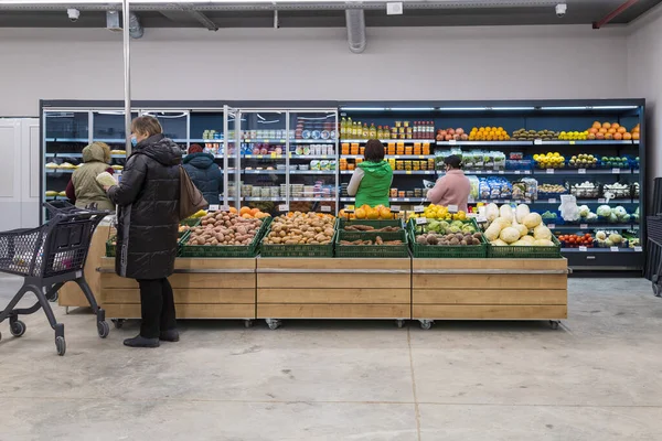 Kunder Avdelningen För Färsk Frukt Och Färska Grönsaker Balti Moldavien — Stockfoto
