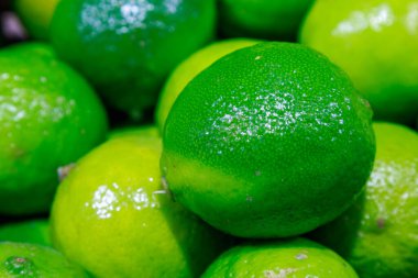 Taze limon yakın plan, metin için kopyalama alanı olan arkaplan. Bir süpermarkette mallar.