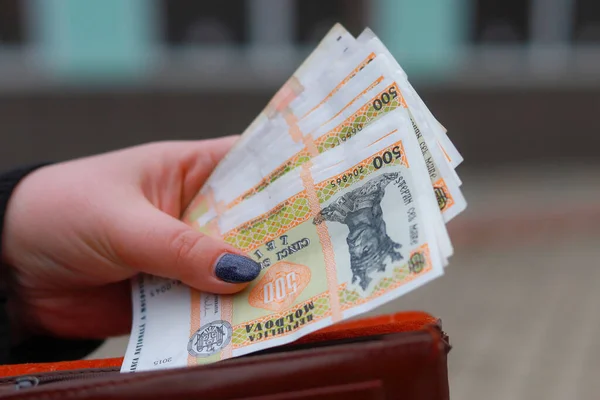 Lei Moldavo Mdl Manos Femeninas Fondo Económico Con Espacio Copia — Foto de Stock