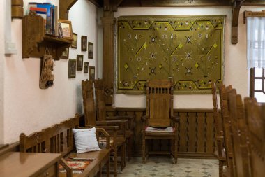 26 Mart 2021 'de, Cricova Moldova Avrupa' nın en büyük şarap mahzenlerinden birinin tadına baktı. Geçmişi. Ülkenin en büyük ilgi odağı. Hoş geldiniz.