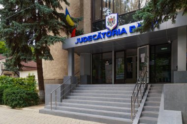 Şehir Adliyesi. İllüstrasyon başyazısı. 29 Haziran 2021 Balti Moldova. Arkaplan